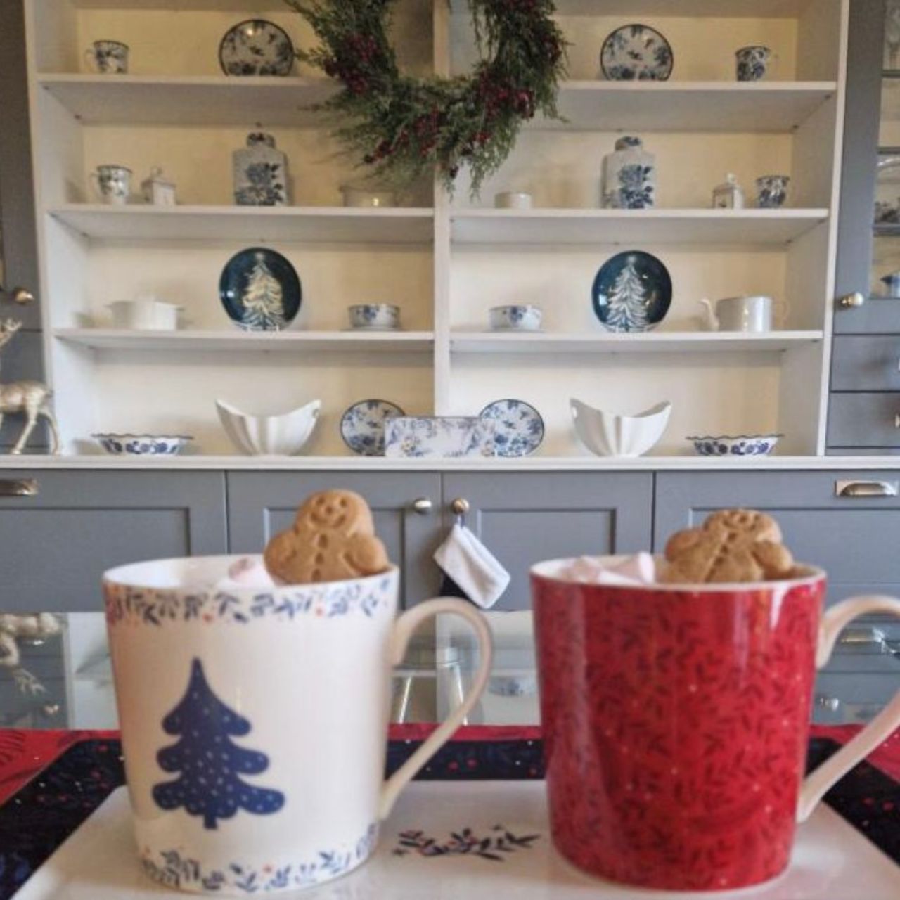 Midnight Blue & Red Berry Christmas Mugs Set of 6 by Mindy Brownes Introducing our set of 6 Christmas Cup. These beautifully crafted and designed Christmas cups are an ideal choice for tea, coffee or a hot chocolate curled up beside the fire on a cold winters evening.