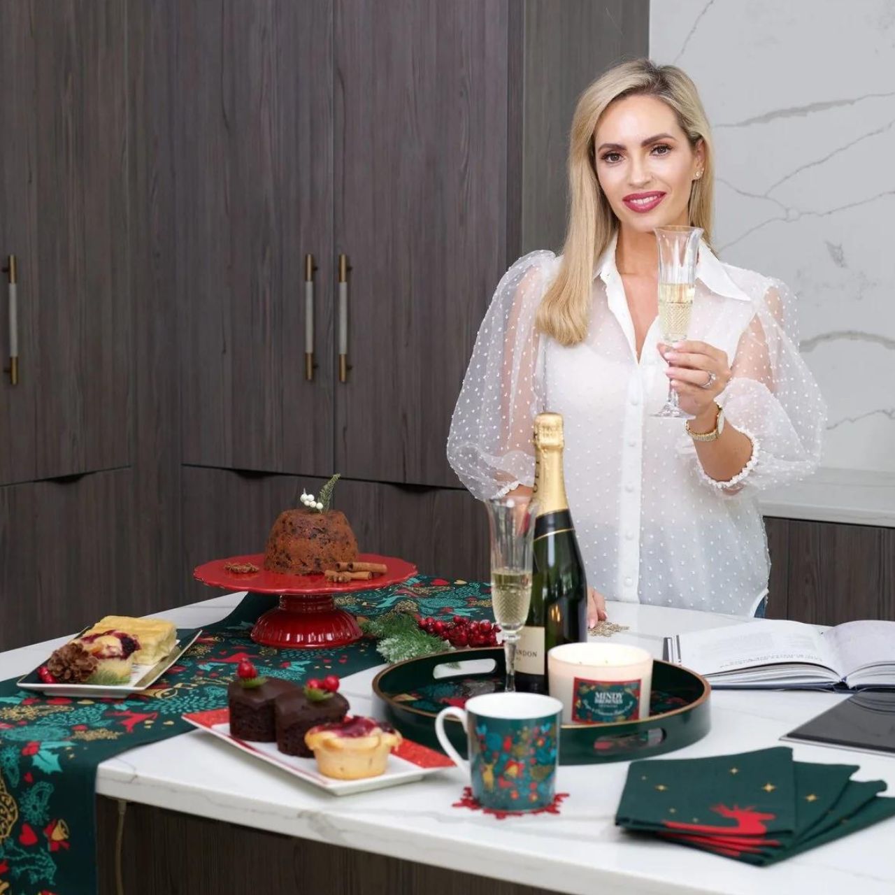 Mindy Brownes A Christmas Wish Mugs Set of 6 Introducing our set of 6 Christmas Cup. These beautifully crafted and designed Christmas cups are an ideal choice for tea, coffee or a hot chocolate curled up beside the fire on a cold winters evening.