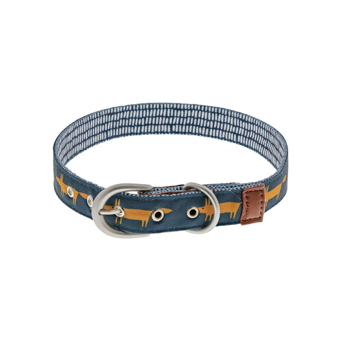 This large dog collar is the perfect accessory for your pet| It's made of durable yet soft material that won't irritate your pet's skin, and its adjustable structure ensures a comfortable fit.