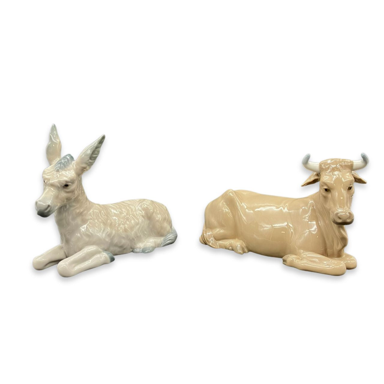 Nao by Lladro Nativity Donkey Nao porcelain figurine “Donkey” from the Christmas Collection. Sculpted by Salvador Furió, this figurine is part of the nativity set.