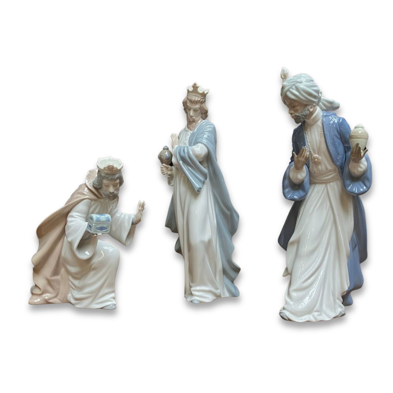 Nao by Lladro King Gaspar with Cup Wisemen Nao porcelain figurine “King Gaspar with Cup” from the Christmas Collection. Sculpted by Regino Torrijos, this figurine is part of the nativity set.