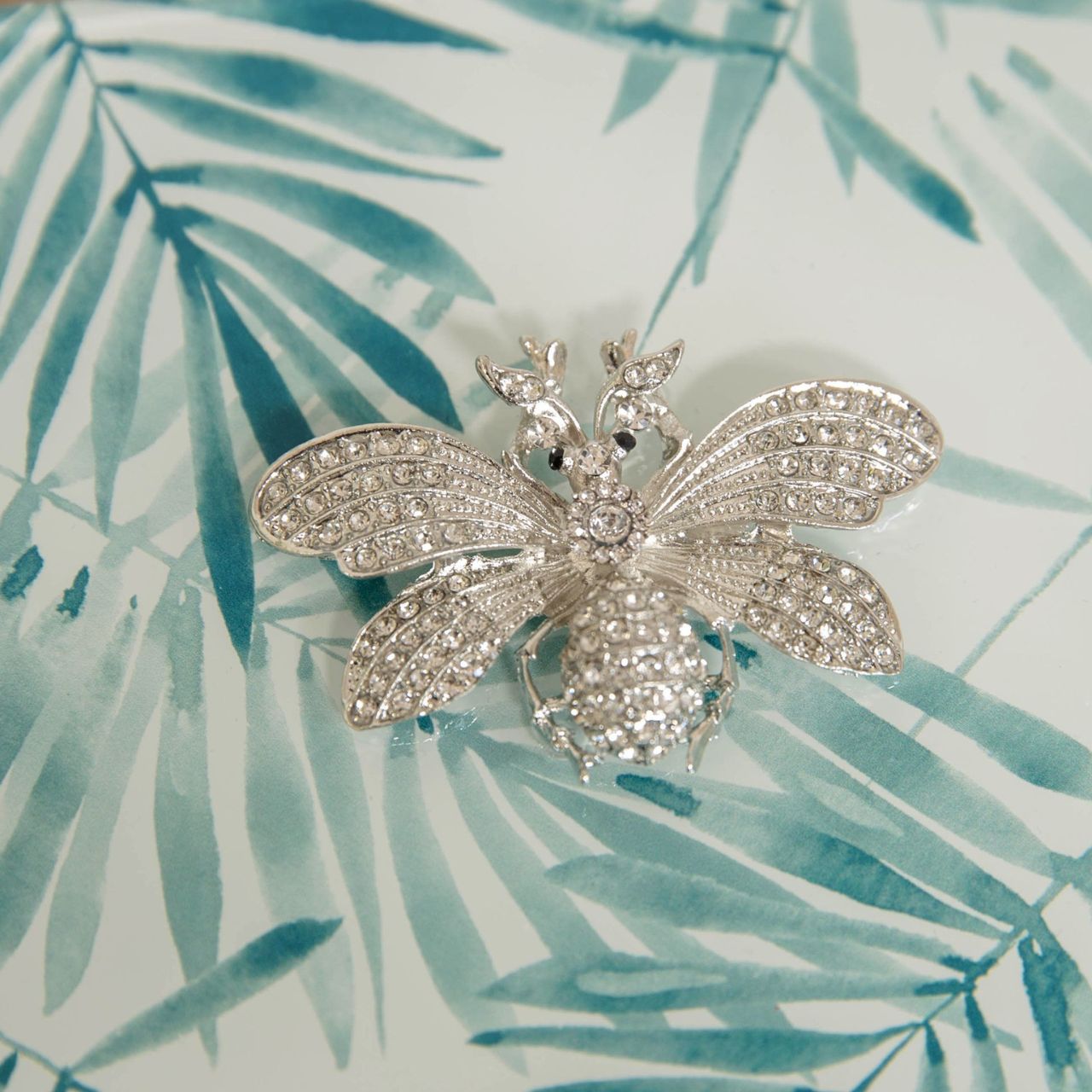 Nature Trail Embellished Jewellery Box Store those sparkly things in style with this beautiful glass jewellery box with exotic palm print and crystal embellished inset lid decoration. From Nature Trail by HESTIA - bring some subtle Spring vitality to your home.