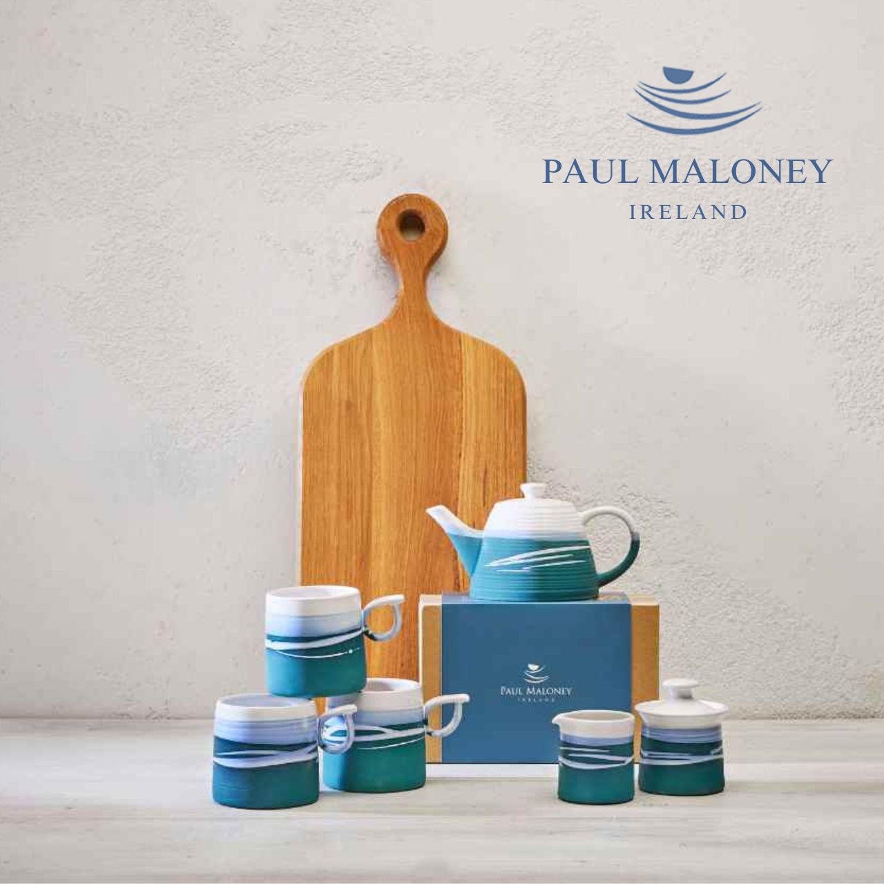This Paul Maloney Pottery Teal Milker & Sugar Bowl is a perfect addition to any kitchen. Crafted from the highest quality materials, this set provides both convenience and style. The teal colour is sure to complement any table or countertop. Use it to store small items or to add decoration to your kitchen.