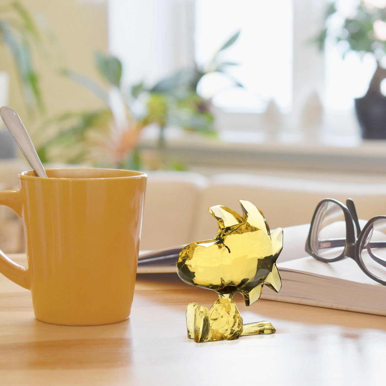 Celebrate your love for Peanuts with this "gem-cut" acrylic sculpture of your favourite character: Woodstock. Woodstock doesn't even know what type of bird he is, but one thing he is sure of is that he and Snoopy are destined to be great pals.