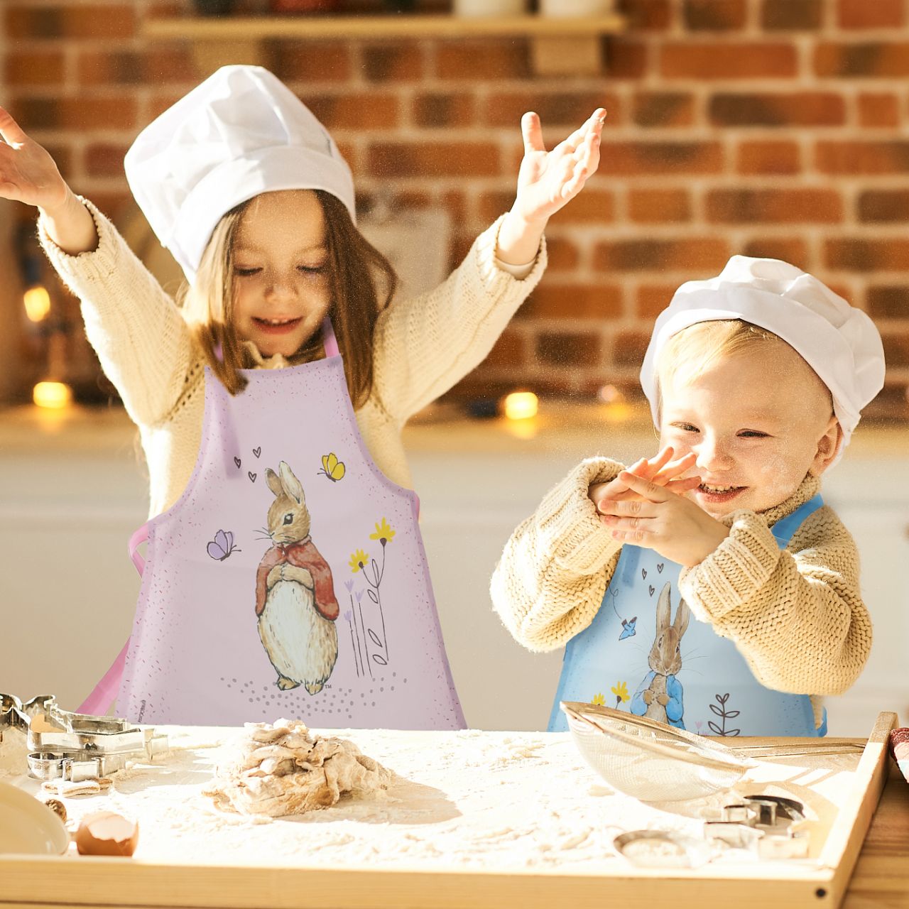 Introducing the delightful Peter Rabbit apron, designed to make every cooking or crafting adventure a memorable one. Crafted with a super soft, wipeable fabric, it ensures easy clean-up, while the hook & loop tape fastening on the neck tie offers extra safety and comfort for your little one.