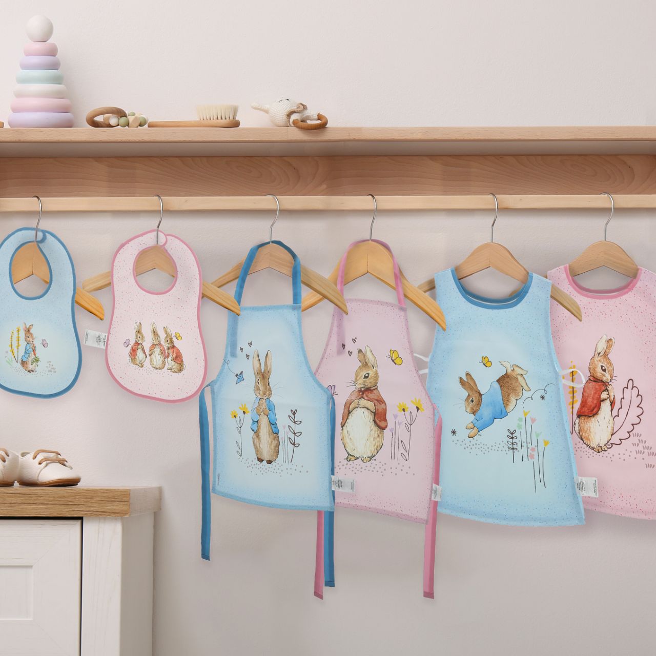 Introducing the charming Peter Rabbit Tabard, designed with both style and practicality in mind. Featuring hook & loop tape fastening at the neck and elasticated sides, this bib is easy to put on and adjust, ensuring a snug fit for your little one.
