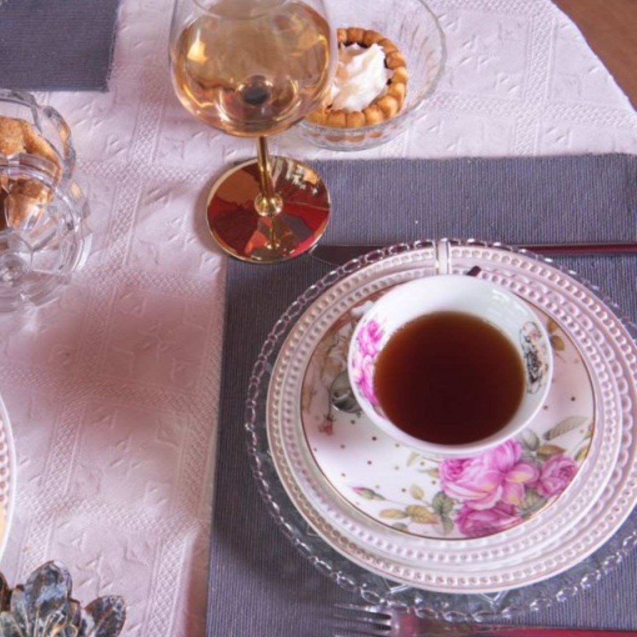 This premium porcelain cup and saucer set features a romantic floral design with pink flowers. Crafted to the highest quality standards, the elegant cup offers a delicate and eye-catching presentation. Enjoy your favourite beverage in style with this romantic cup and saucer set.