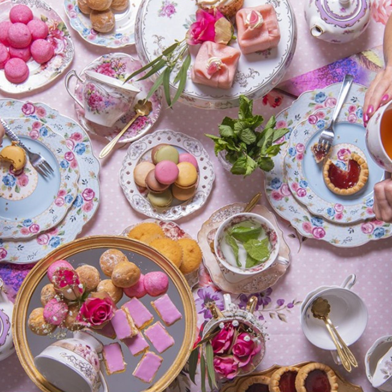 Good morning sunshine without any worries! Let’s start the day with a delicious breakfast. And there is no other way, than using the breakfast plates from Clayre & Eef. Our cozy plates ensure that your breakfast looks just that little bit brighter. Start the day with a smile!