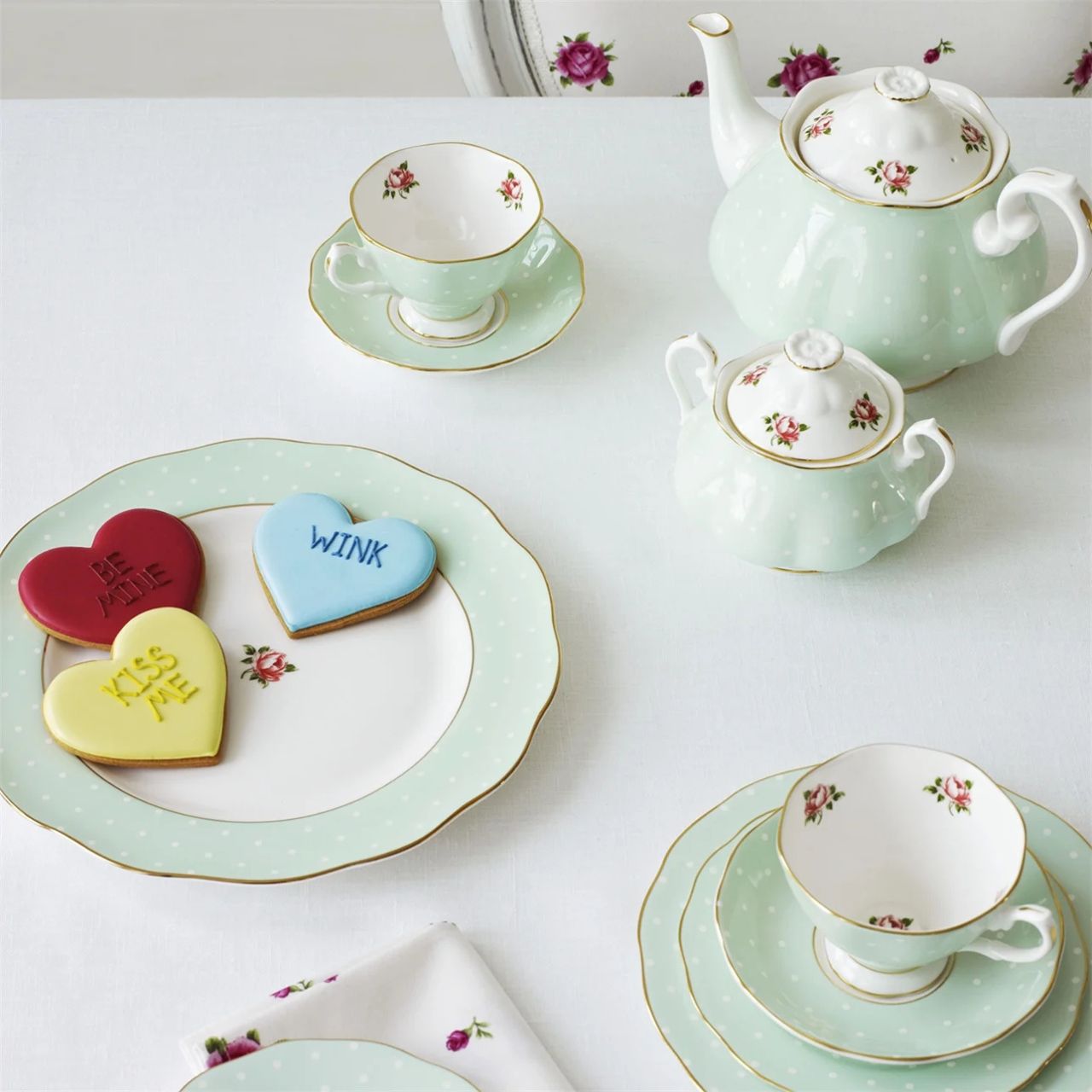 Vibrant and vivacious, Polka Rose is a beautiful new addition to the vintage patterns that have made Royal Albert famous the world over. Youthful and exuberant, this Formal Vintage covered sugar and creamer. Boxed, is wonderfully crafted in fine bone china, and combines classic form with intricate detailing, vibrant colours and a lustrous gold rim.