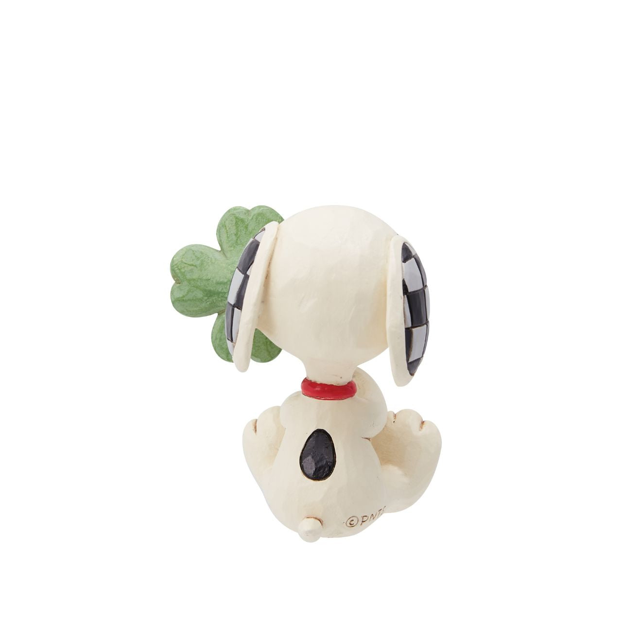 Holding a four leaf clover, Snoopy is wishing you all the luck. From the Peanuts by Jim Shore collection, this mini figurine is the perfect gift for those needing a little bit of courage and luck in their life, whether it be for examples, a new job or competiting, Snoopy has it for you.