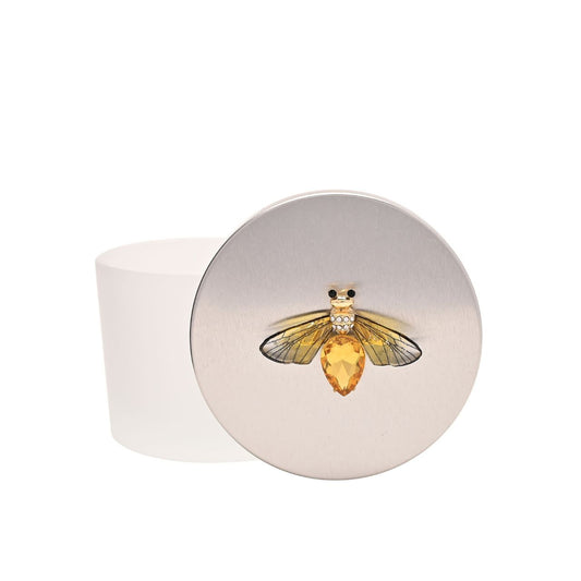 This bee box is certain to add some glitz to anyone's trinkets. Perfectly crafted with both style and sparkle in equal measure, this is sure to serve as an excellent gift option for loved ones.