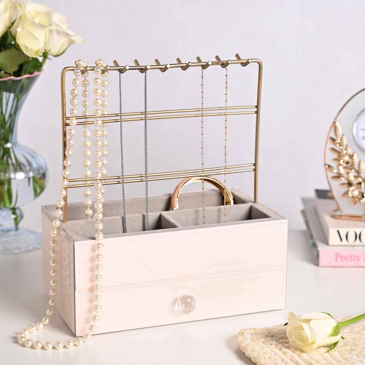 Let jewellery sparkle with the Sophia Classic Nude Glass Jewellery Box & Hanger.
With gold-finished metal frame, this jewellery organiser brings a touch of timeless glamour to any dressing table.