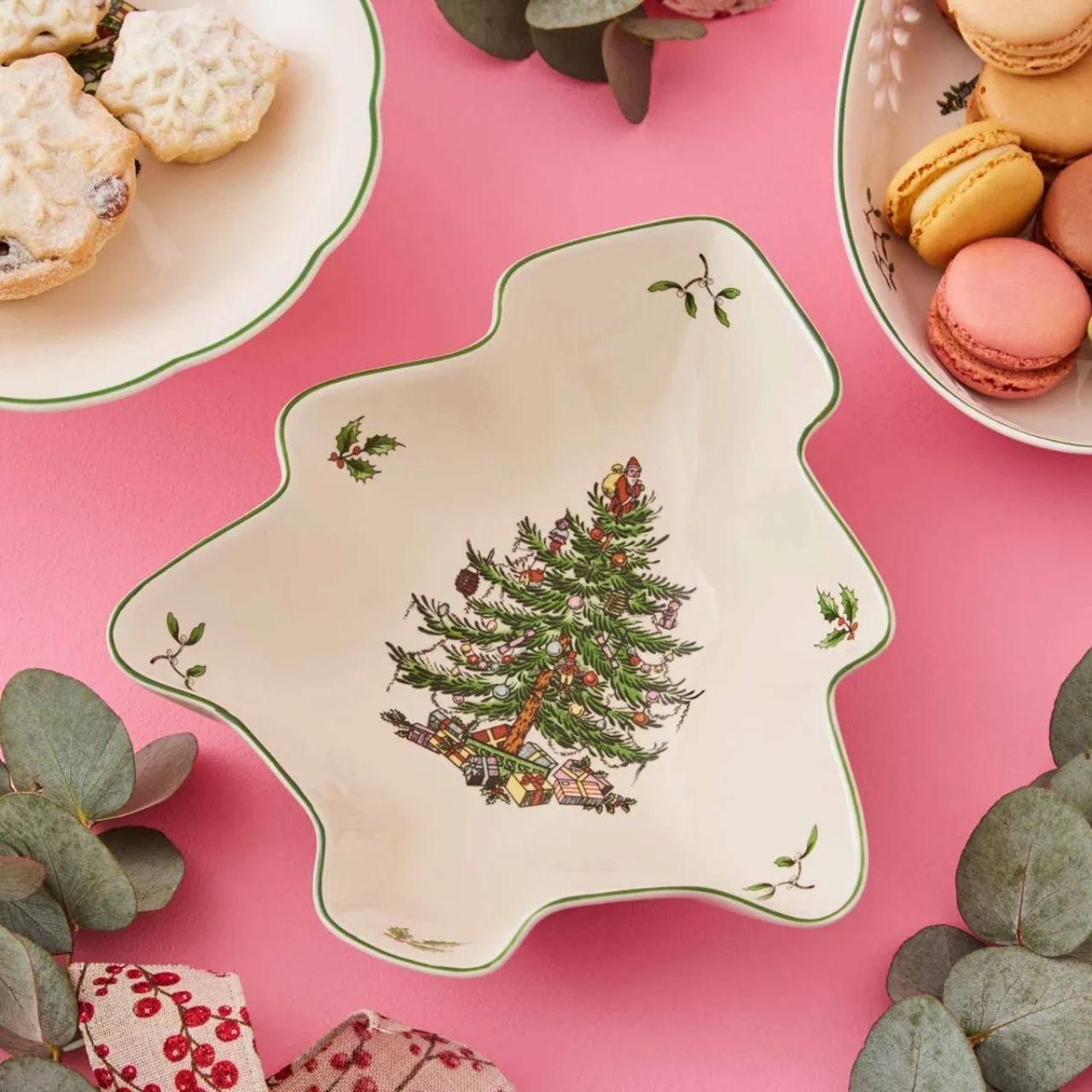 Tempting chocolates, Christmas cookies or traditional nuts, this Christmas Tree-shaped dish is the perfect receptacle for serving up all your festive favourites. The classic 1938 pattern by Spode features nostalgic reds, golds and greens and makes a beautiful addition to your Christmas collection.