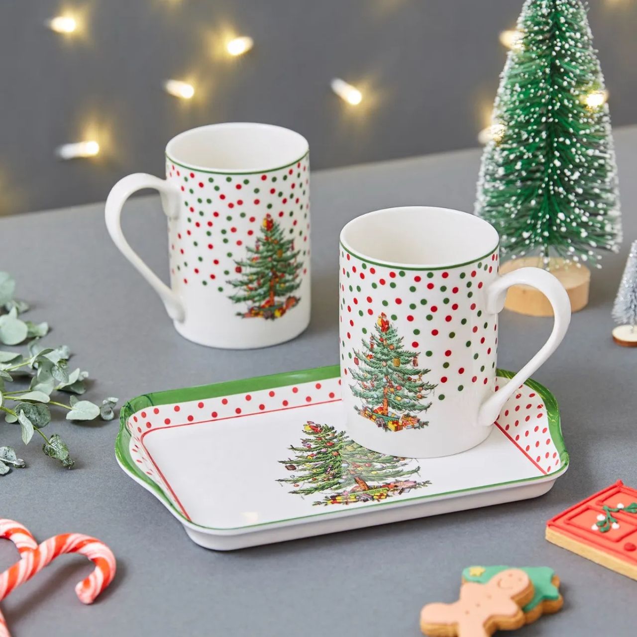 The Christmas season calls for warming tipples and scrumptious treats, and this Polka Dot Mug and Tray is perfect for just that. Serve up an indulgent hot chocolate or a spice-infused mulled wine alongside a warm mince pie or two, with this fun and festive set.