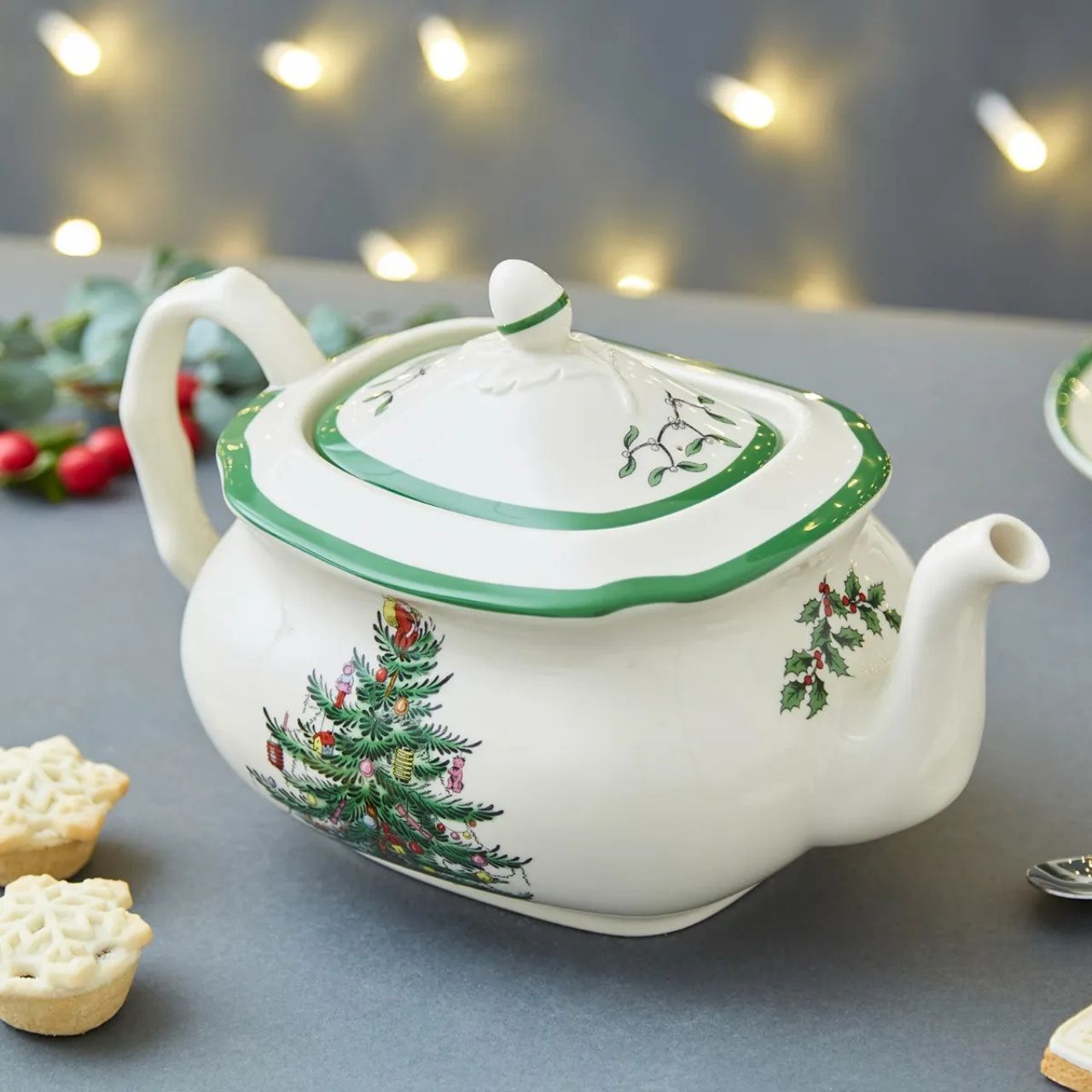 From breakfast on Christmas morning to festive afternoon tea, this Christmas Tree teapot by Spode will bring a magical touch to your table. Made from quality porcelain, it's decorated with the iconic Christmas Tree design dating from 1938.