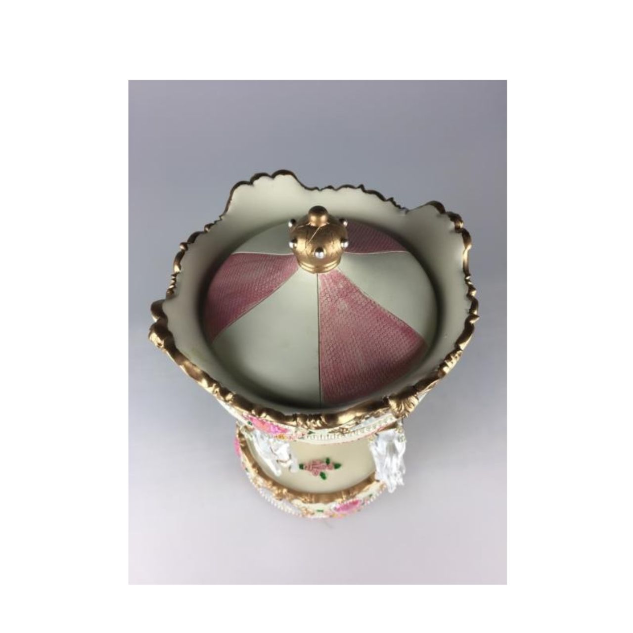 Musicboxworld Carousel Roses & Cream A charming poly stone carousel that rotates gracefully to the enchanting melody of "For Elise". Perfect as a decorative music box or thoughtful gift for music lovers and carousel enthusiasts alike.