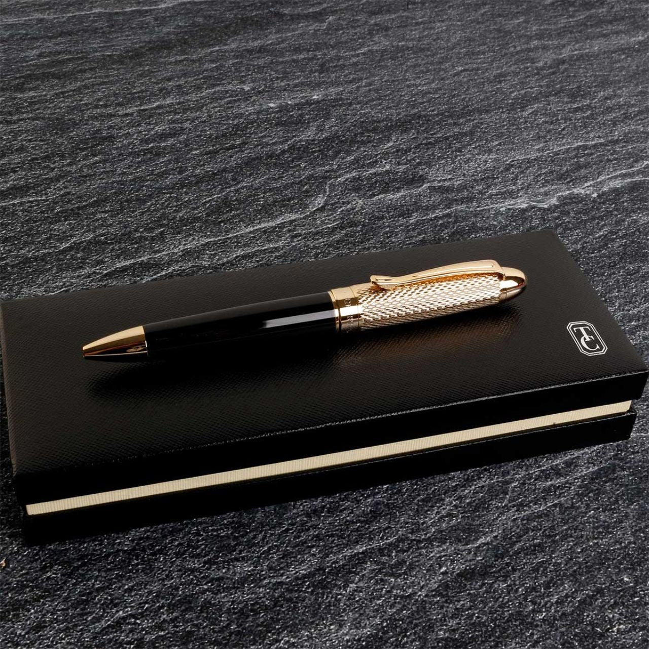 Tipperary James Joyce Gold Pen A perfect balance of streamlined style, classic proportions and elegant finishes. - Centre weighted and balanced for effortless writing.