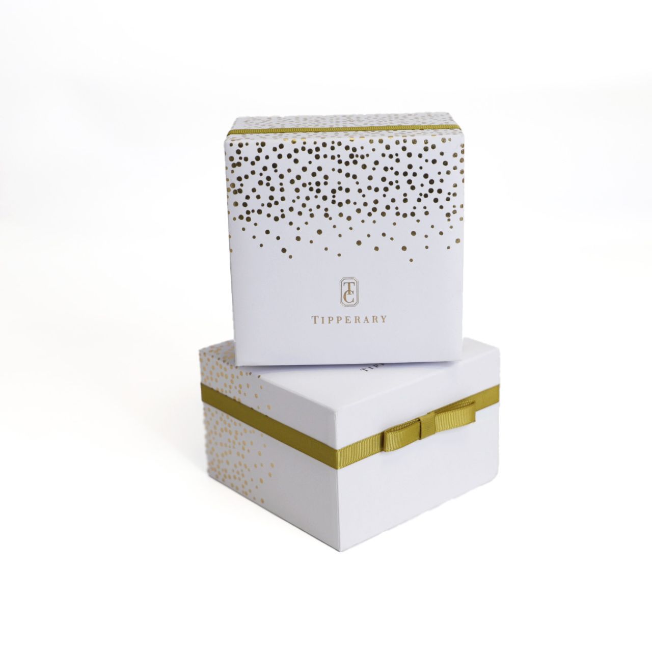Crafted by the designers at Tipperary, The Enchanted Watch captures the essence of classic beauty with a warm, all-gold finish. Its lustrous gold dial features elegant Roman numeral hour markers, framed by delicate edge detailing that adds a subtle touch of sophistication.