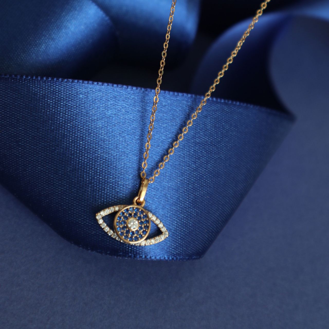 Bold yet elegant, the Evil Eye Sapphire CZ Pendant is a striking piece from the Evil Eye Collection, designed to symbolise positivity and protection. With its vibrant colour and sparkle, it’s perfect for adding meaning and style to your everyday look.