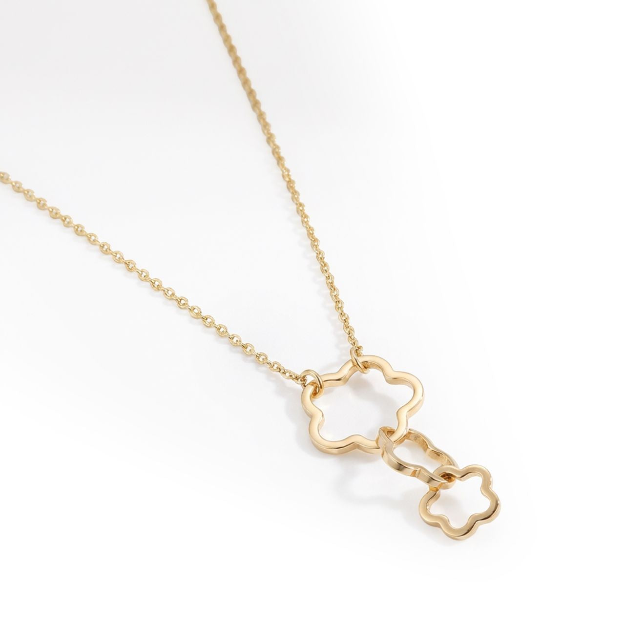 Elevate your jewellery collection with this exquisite Triple Fleur Pendant from Tipperary's celebrated Fleur Collection. Crafted in gold plated, this refined piece features an elegant triple fleur motif that captures timeless sophistication.