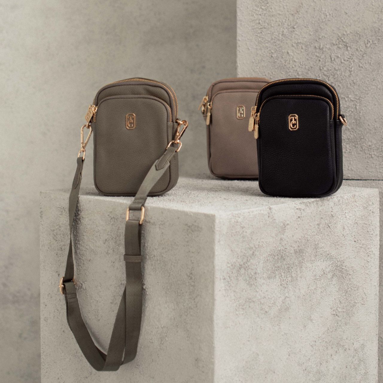 Introducing our exclusive collection of animal friendly PU leather look handbags and wallets. Expertly designed and manufactured. The Tipperary design team travelled the world, visiting all the designer fashion shows, in order to create these on-trend chic and functional handbags.