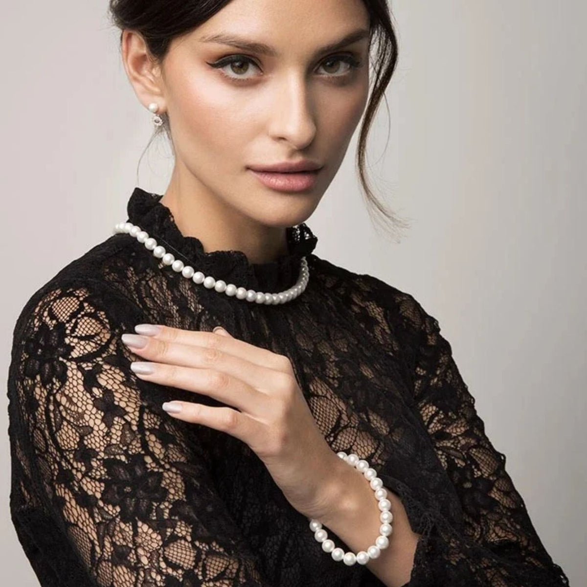 The classic string of pearls, a staple piece in every woman’s jewellery box. This piece epitomises chicness. Each white shell pearl is eight mm in diameter, the chain and lobster claw clasp are crafted in silver. The chain has four length options to suit most neck widths. This neckpiece is designed to be worn tightly around the neck.