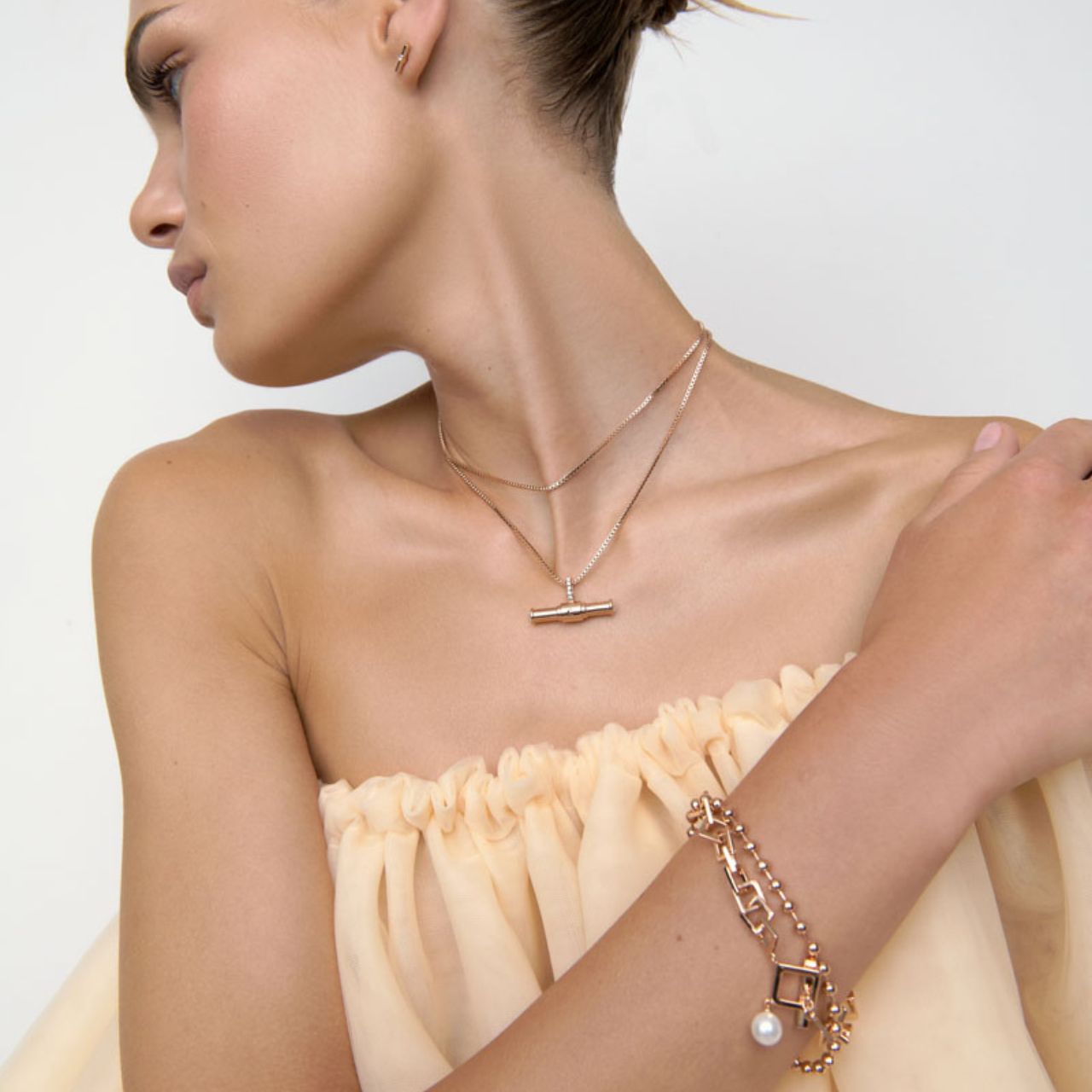 T-Bar Square Chain Bracelet Rose Gold by Tipperary A very unique design put together by our designers, the chain is made up of squares and finshed at one end with a Stunning pearl and the other with a crystal inlaid bar. This bracelet has it all!