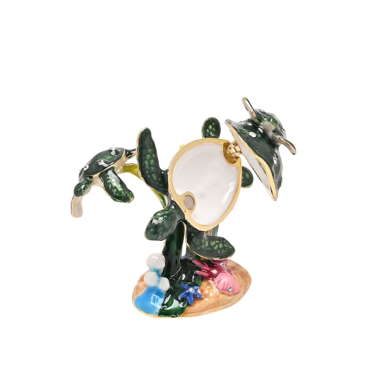 Step into the enchanting world of the Treasured Trinkets – Coral Turtle by STRATTON, a whimsical and meticulously crafted trinket box that captures the endearing charm of this sea creature.