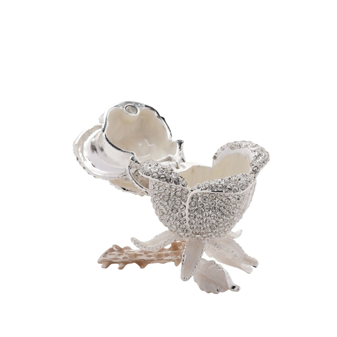 Experience the elegance of the Treasured Trinkets – crystal flower by STRATTON, a trinket box that captures the wonder of these magnificent products of nature.