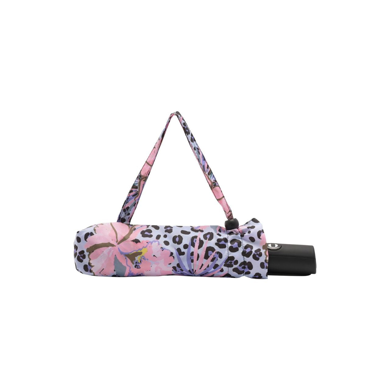 This premium umbrella has a auto open & close feature, so at a touch of a button the canopy fully opens and then press the button again to collapse the canopy… a handy function when you’re in and out of buildings or shops.