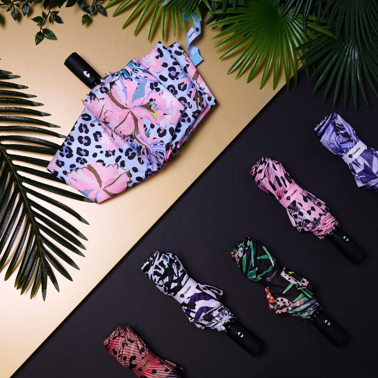 This premium umbrella has a auto open & close feature, so at a touch of a button the canopy fully opens and then press the button again to collapse the canopy… a handy function when you’re in and out of buildings or shops.