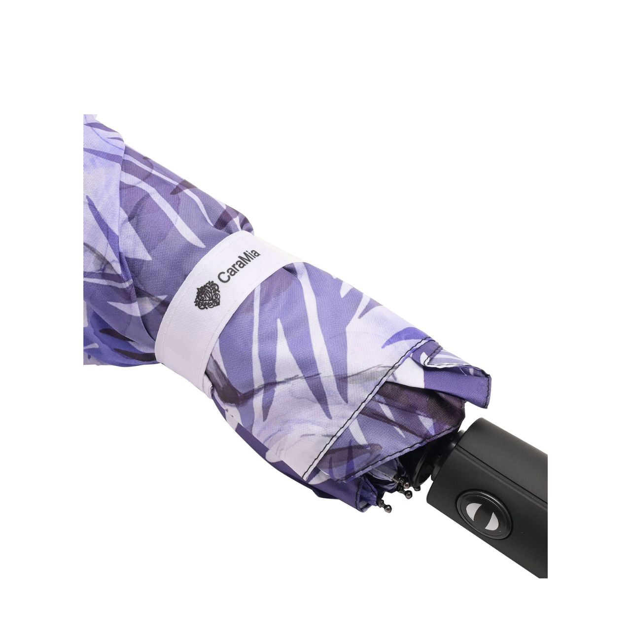 This premium umbrella has a auto open & close feature, so at a touch of a button the canopy fully opens and then press the button again to collapse the canopy… a handy function when you’re in and out of buildings or shops.