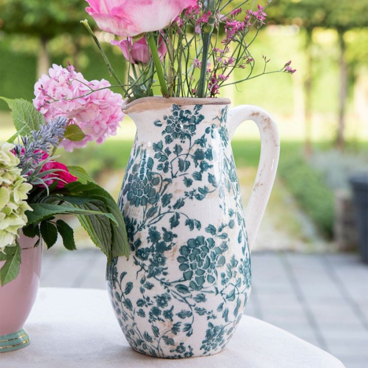 A decorative jug is the new must-have! It’s stylish and unique in its own way. You can place fun dried flowers in it or simply leave it empty. But beware! It’s a decorative jug and therefore not suitable for water. Mix and match with different heights and create a playful effect. Either way, this decorative jug is a must in your home!
