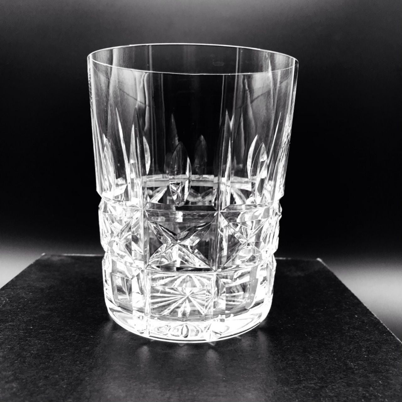 A range of beverages can be enjoyed in our Kylemore crystal tumblers that have been crafted to enhance the flavours and aromas of your drink.