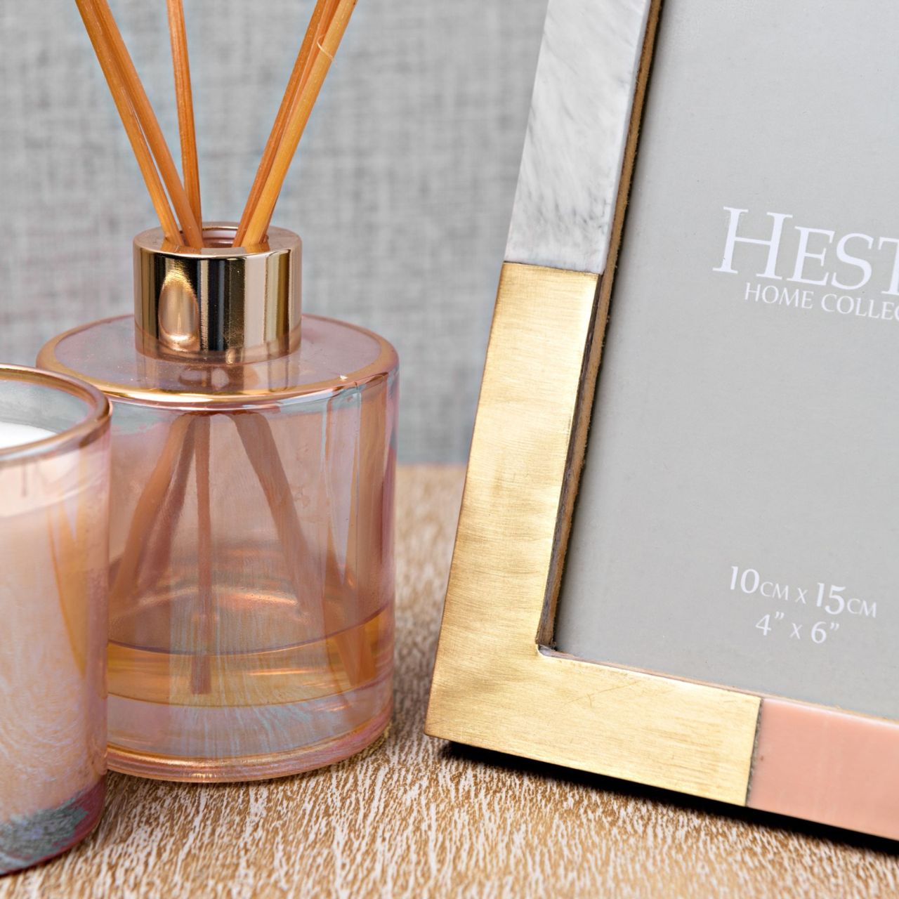 A beautifully unique photo frame combining three colours in one enhanced with brass inlays from the HESTIA® Refined Glamour Collection. A perfect fusion of Art Deco radiance and that signature HESTIA® elegance.