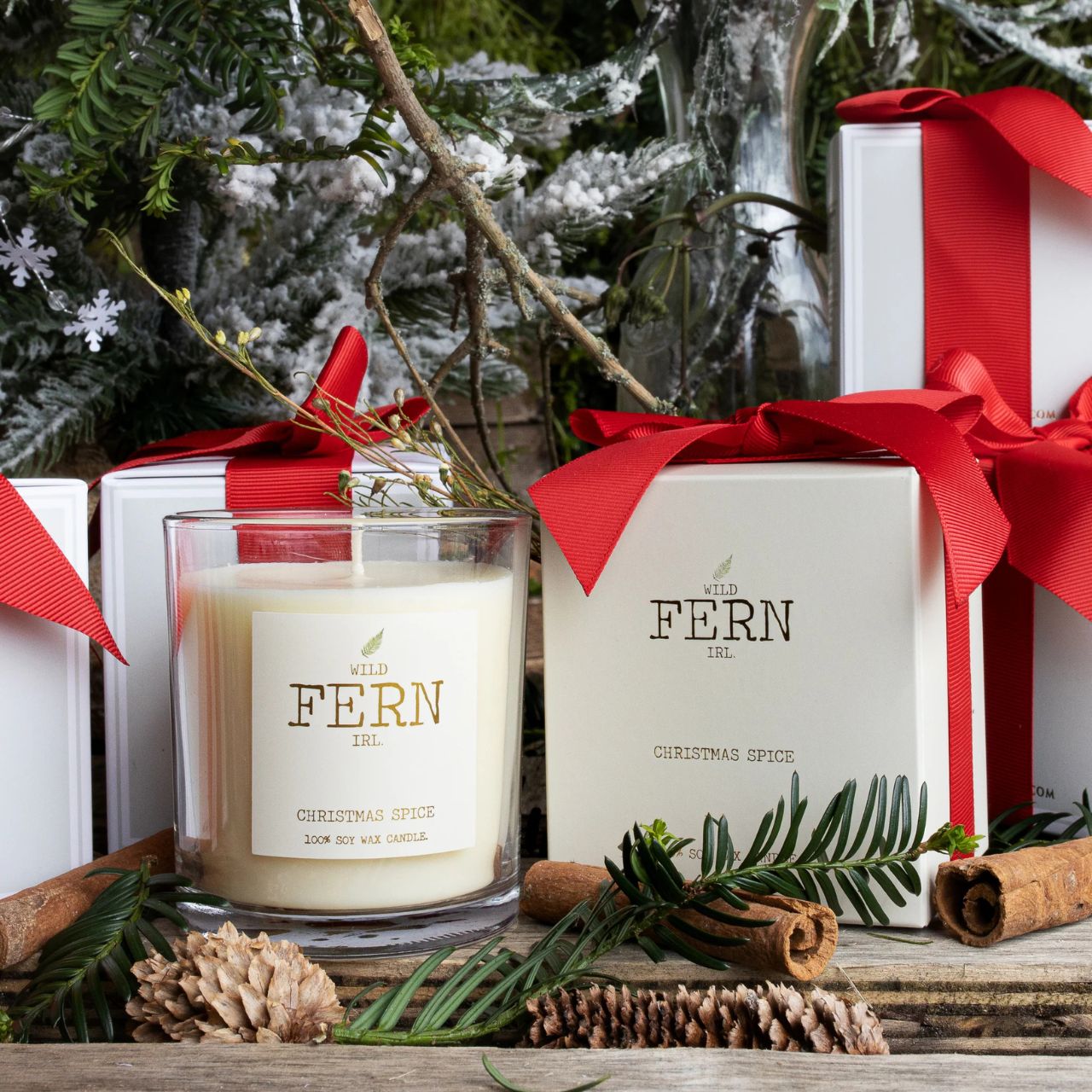 This soy candle evokes the spirit of the season with an elegant fragrance that brings cherished Christmas memories to life.