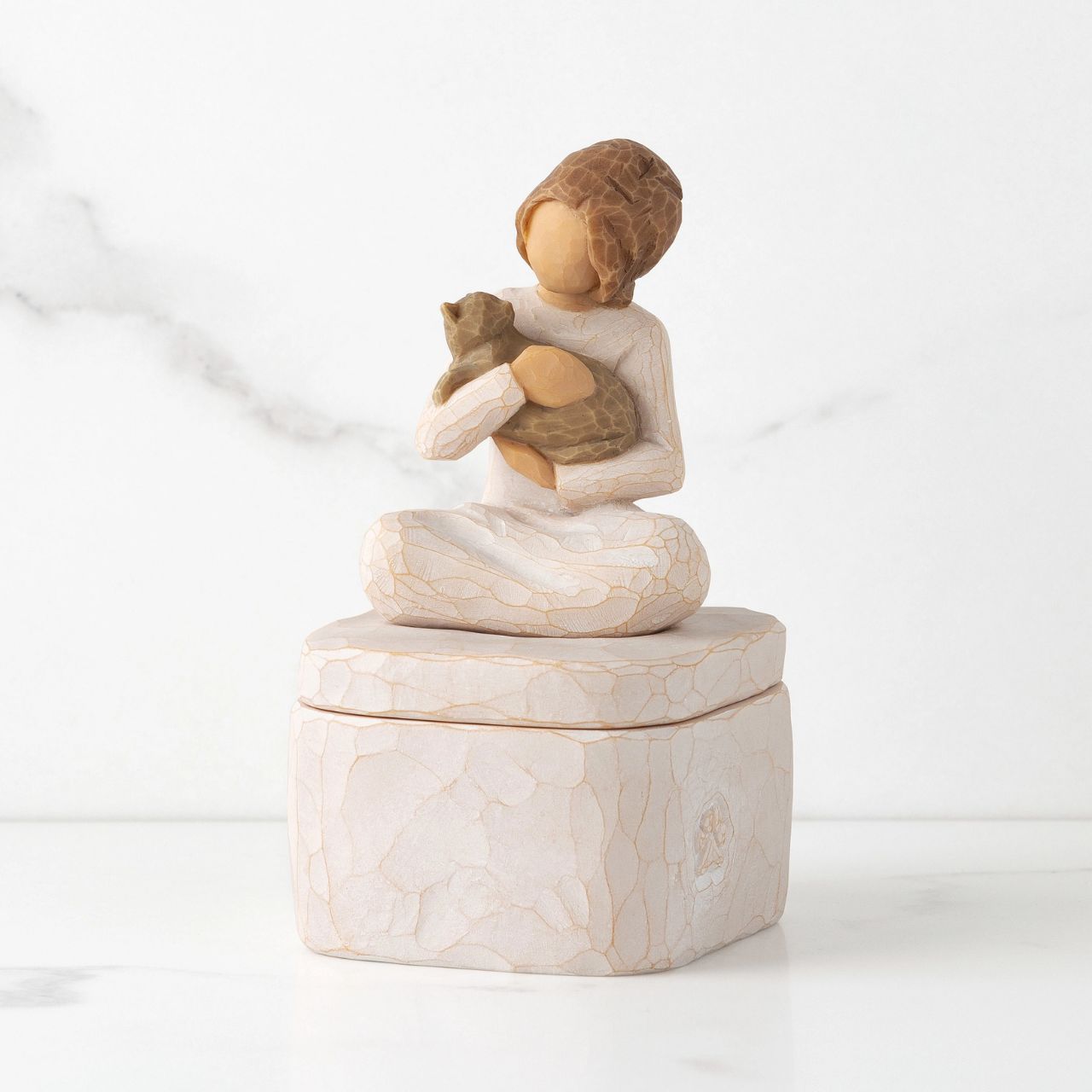 Kindness Girl Keepsake Box by Willow Tree A gift for those who love cats and treasure their affection. Keepsake Boxes are small, sweet places to keep jewellery, hair accessories, notes. Inside, the bottom of this box reveals the sentiment, "Above all, kindness".