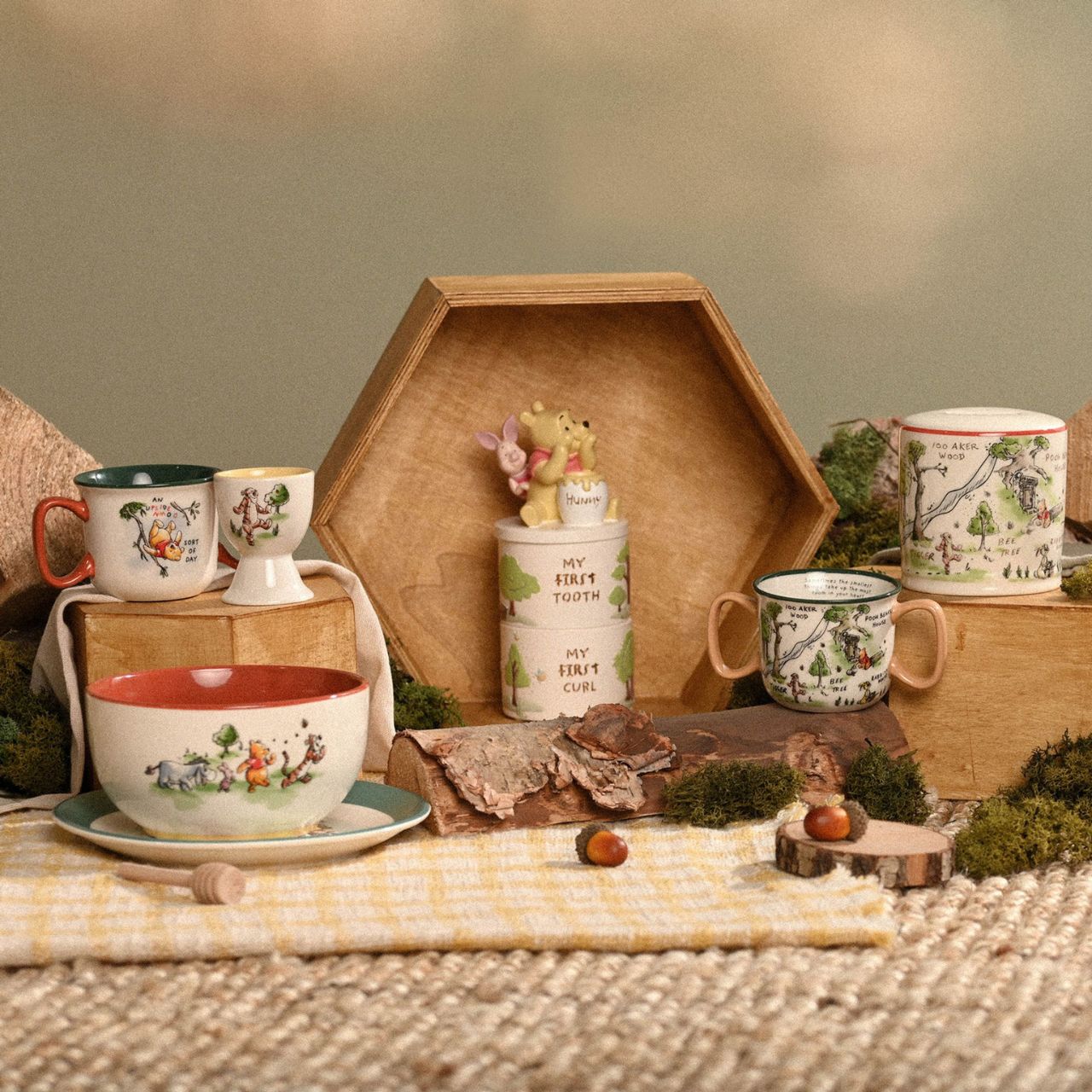 Winnie The Pooh Resin Tooth And Curl Trinket Box Set A Winnie the Pooh tooth and curl trinket box set from DISNEY. This loveable set from Magical Beginnings creates a beloved keepsake with an extra sprinkling of timeless Disney magic.