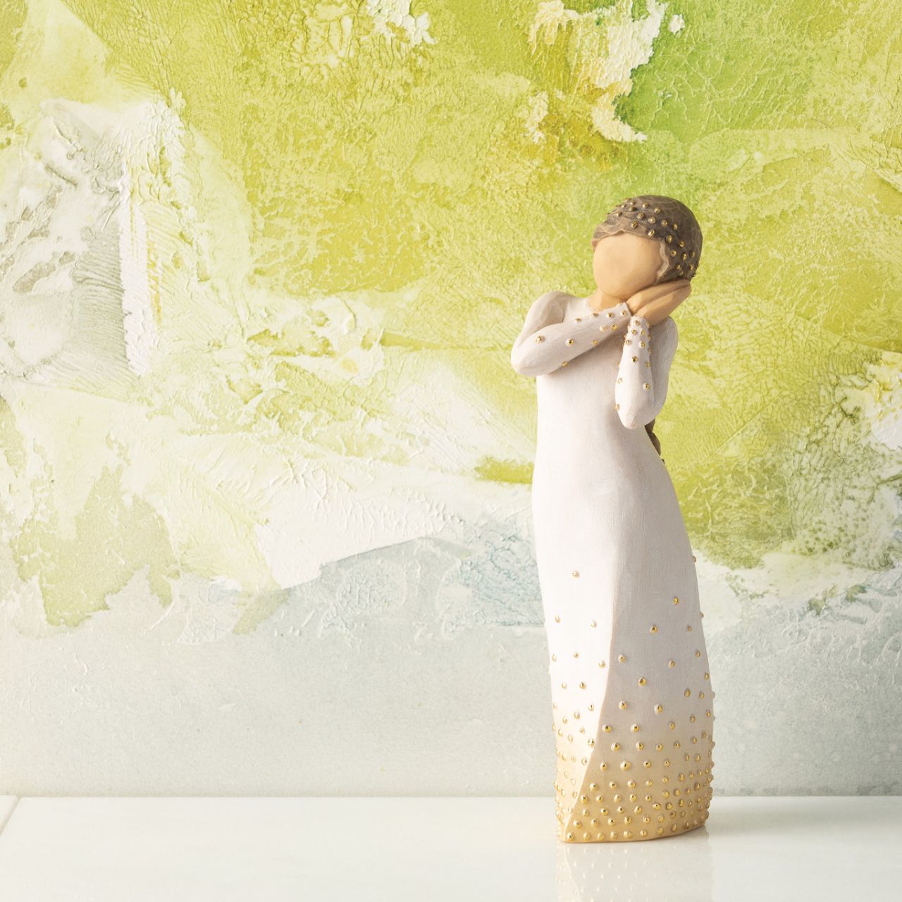 Willow Tree is an intimate line of figurative sculptures representing sentiments of love, closeness, healing, courage, hope...all the emotions we encounter in life. A new addition to the Signature Collection, which was first launched in 2015 to mark the 15th anniversary of Willow Tree, the Wishing figure has a beautiful gesture and sentiment determined by the giver and receiver.