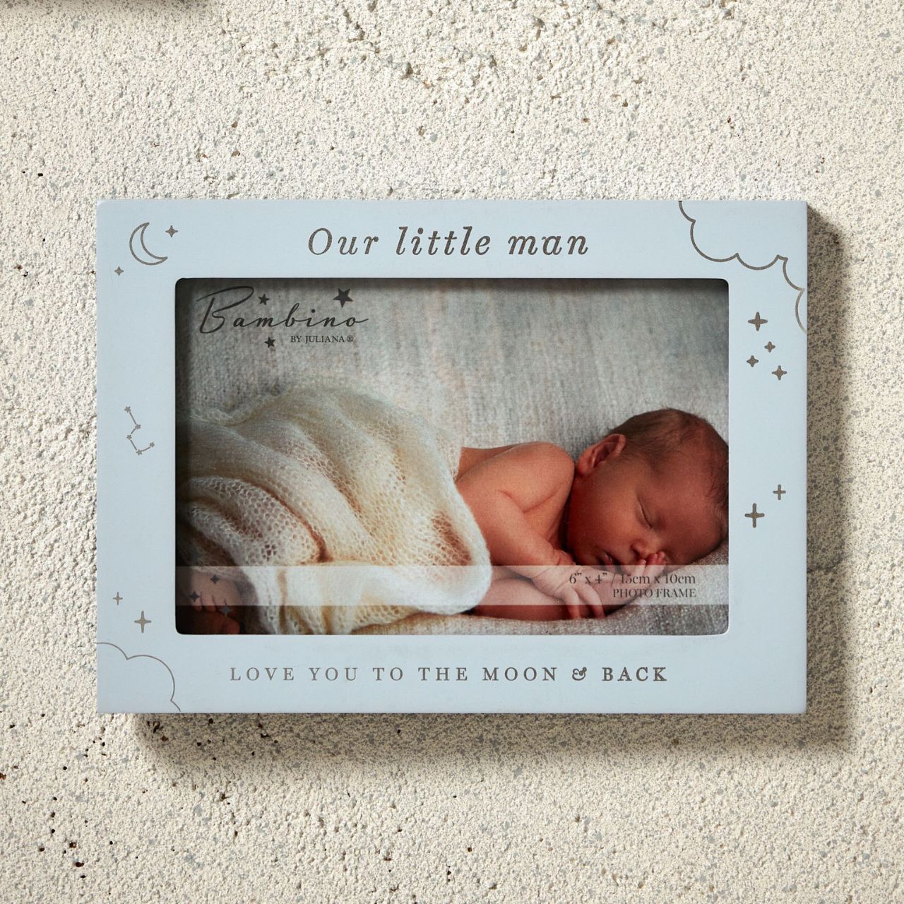 This exquisite landscape frame is an optimal way to beautifully present the photographs of a new-born son.