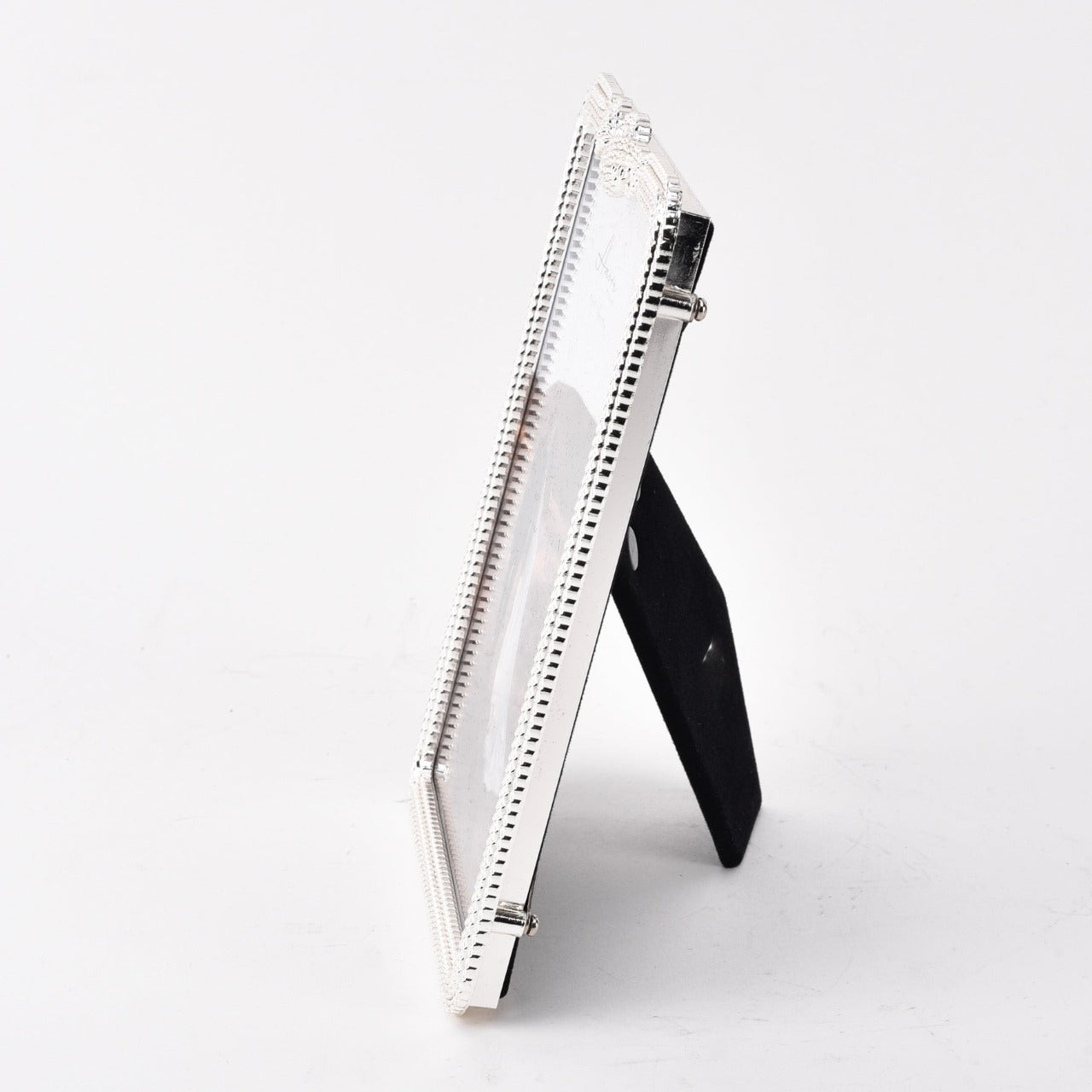 Amore Silver-Plated Infinity 3D Knot Photo Frame - 4" X 6" Taking its name from the Italian for love, AMORE BY JULIANA® combines the romance and elegance of Italian style in fresh, contemporary and timeless designs with real sentimental value.