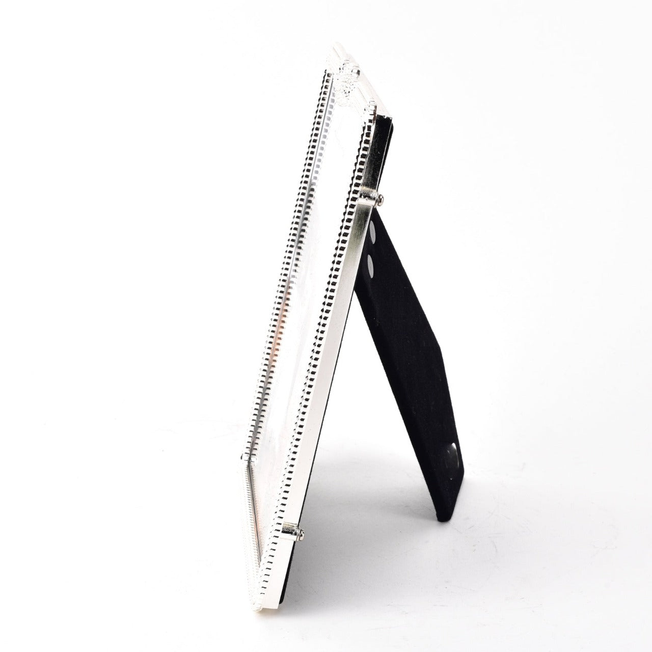 Amore Silver-Plated Infinity 3D Knot Photo Frame - 5" X 7" Taking its name from the Italian for love, AMORE BY JULIANA® combines the romance and elegance of Italian style in fresh, contemporary and timeless designs with real sentimental value.