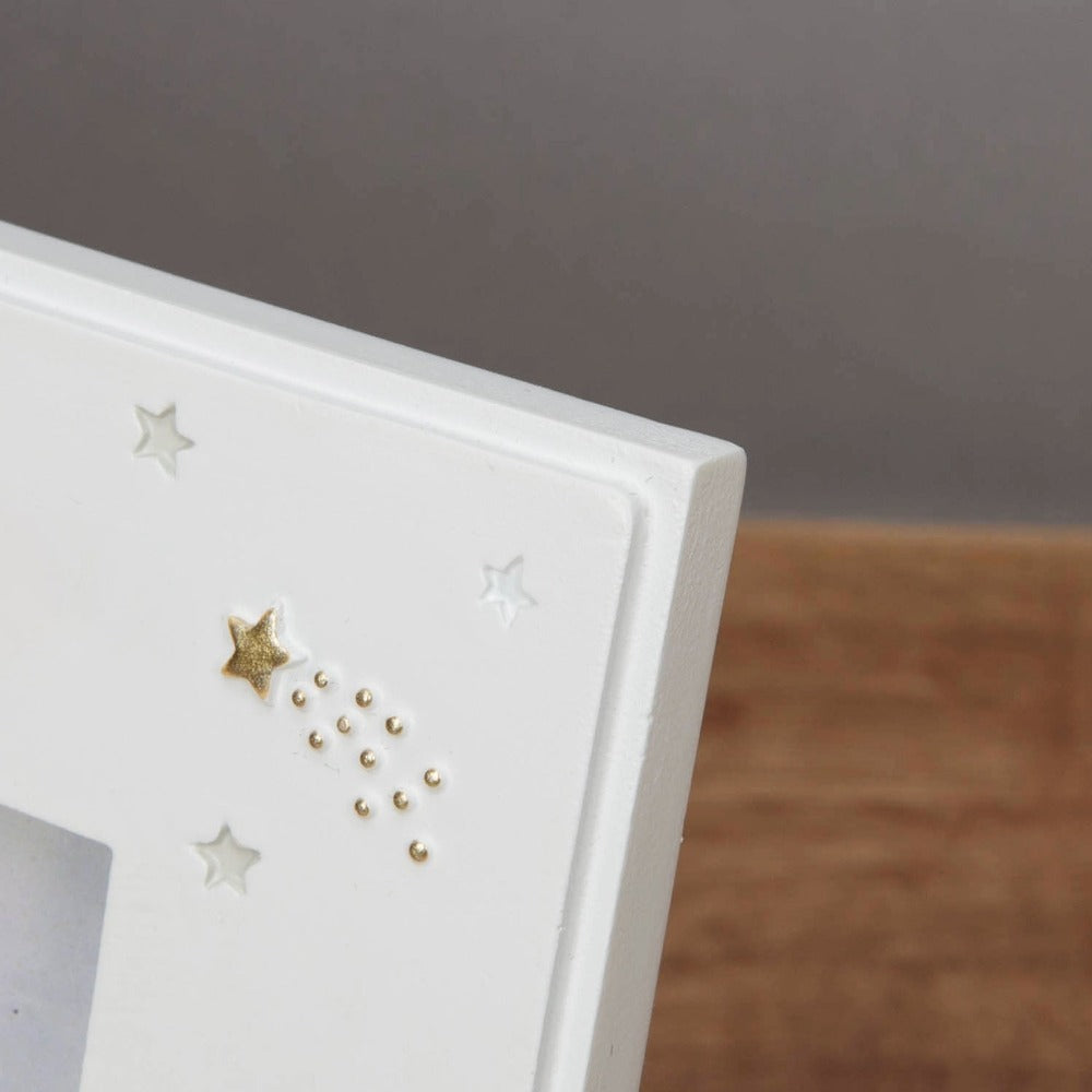 Bambino Resin Welcome to the World Photo Frame 6" x 4" Celebrate your beautiful new addition with this 6" x 4" 'Welcome to the World' landscape photo frame. From BAMBINO BY JULIANA® - keeping the earliest memories alive forever.