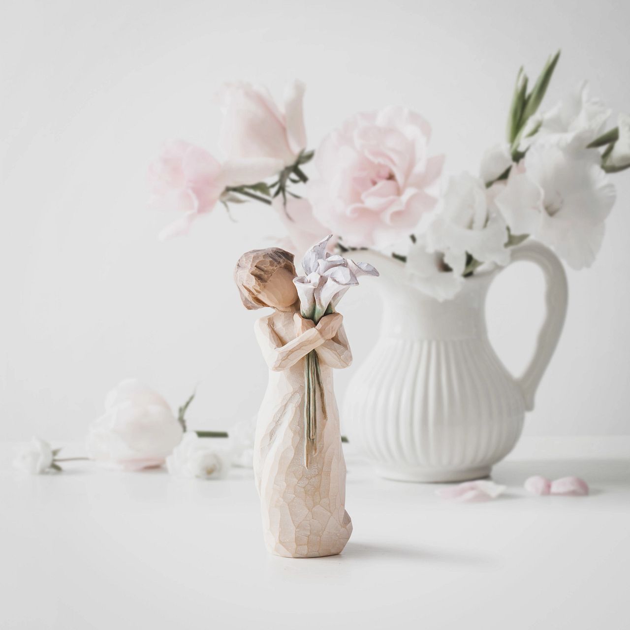 Willow Tree Beautiful Wishes A gift that expresses love and caring...or for those who love flowers|. "Calla lilies are a symbol of majestic beauty. A universal sentiment for so many occasions...birth, marriage, anniversaries, in sympathy and in remembrance.