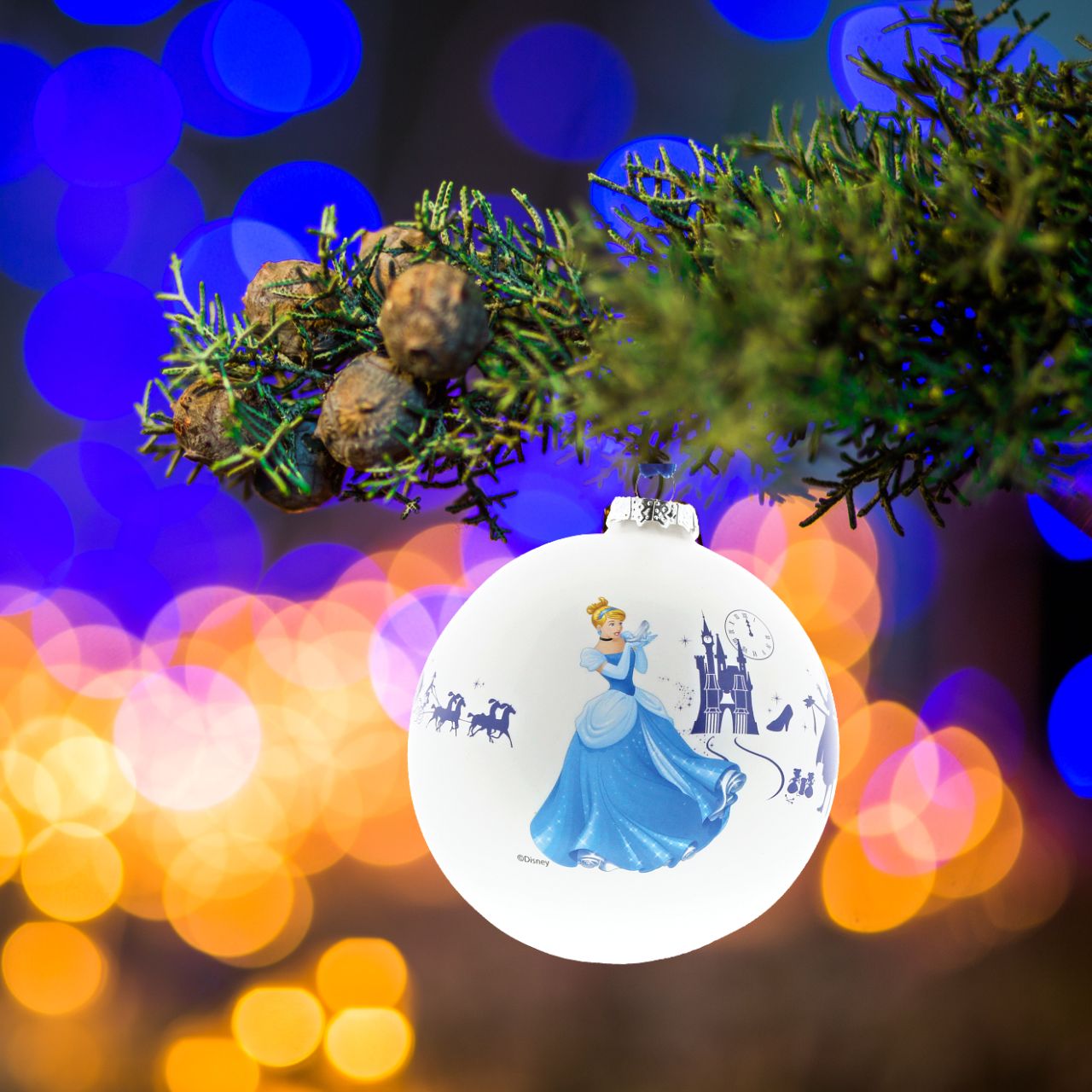 Disney Collection Cinderella Bauble A Wonderful Dream Cinderella waits for the magic to fade at the stroke of midnight in this beautiful glass bauble. This treasured keepsake would make a lovely unique gift for a friend, or a self-purchase to brighten up the home. Presented in a branded window box.