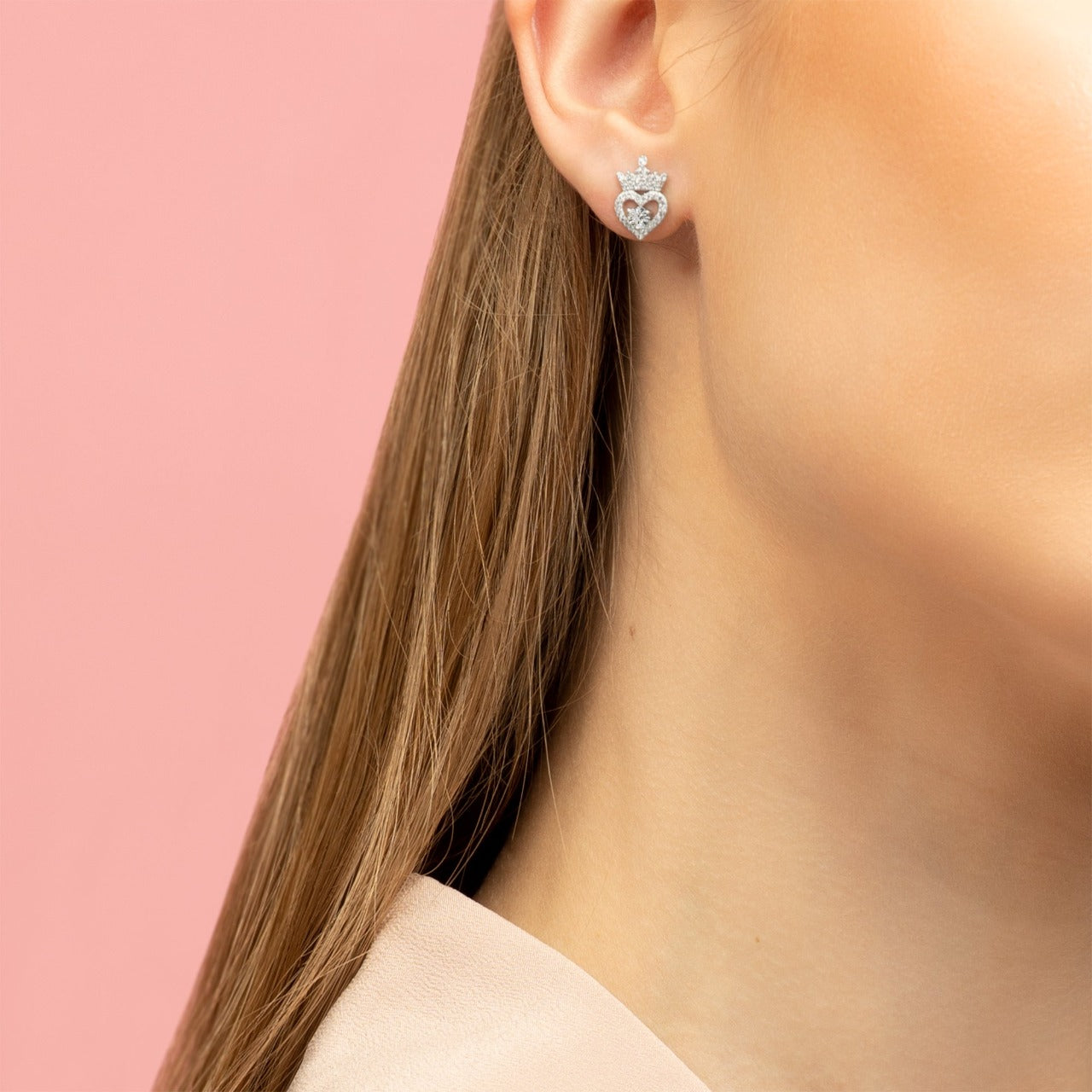 Disney Princess Sterling Silver Birthstone Crown Earrings – April Beautiful silver Birthstone princess crown earrings with CZ crystals adding a feminine touch to the Disney classic piece of Jewellery. Trendy and fashionable design, the Disney princess sterling silver earrings add a chic, fun touch to any outfit. the perfect gift for any Disney Princess fan.