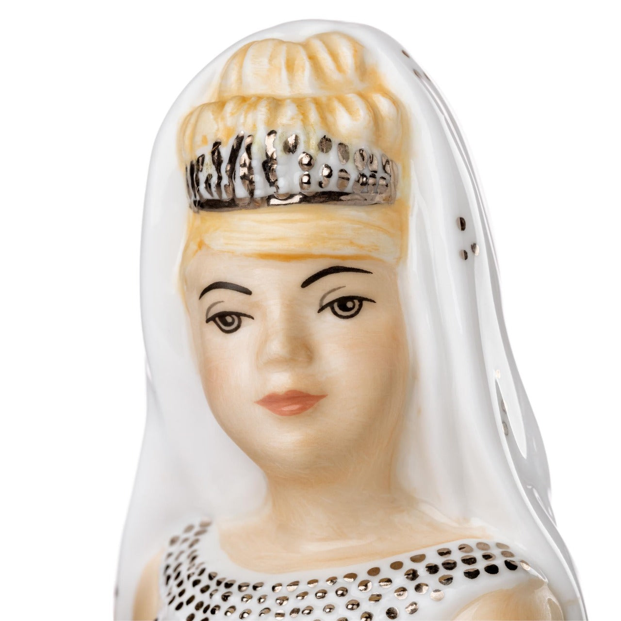 English Ladies Mini Gypsy Affection Blonde Gypsy Affection is the latest edition to the range and comes in both blonde and brunette and also in mini-figures. This gorgeous figurine stands out from the crowd with stunning gold details throughout the dress and on her beautiful crown.