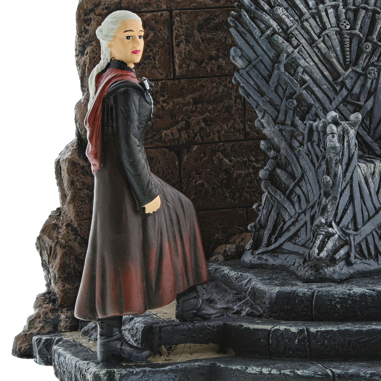 Dept 56 Daenerys Targaryen Figurine - Game of Thrones  Daenerys of the House Targaryen, the First of Her Name, Breaker of Chains and Mother of Dragons has been immortalised in this highly detailed figurine. Captured in this iconic scene from series 8 of Game of Thrones.