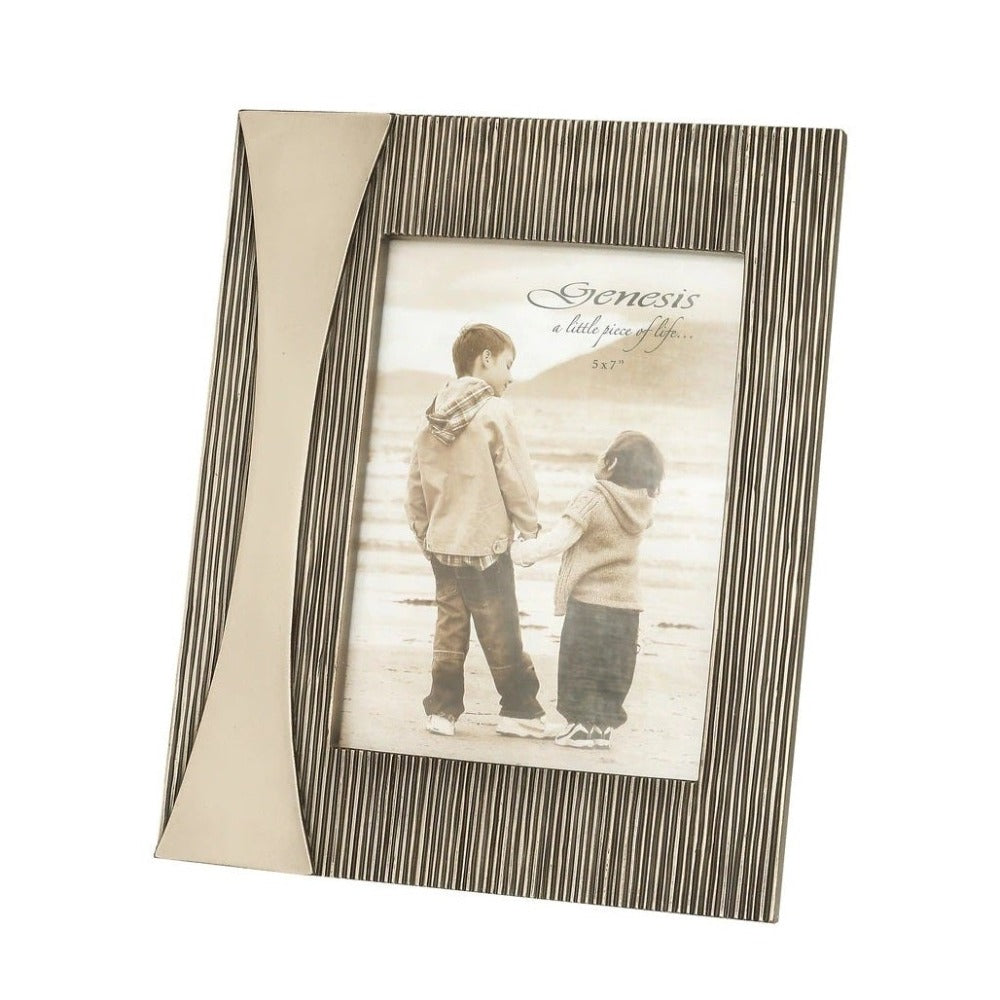Genesis Berkleigh Picture Frame 7 x 5 An elegant addition to any home and makes a beautiful gift.
