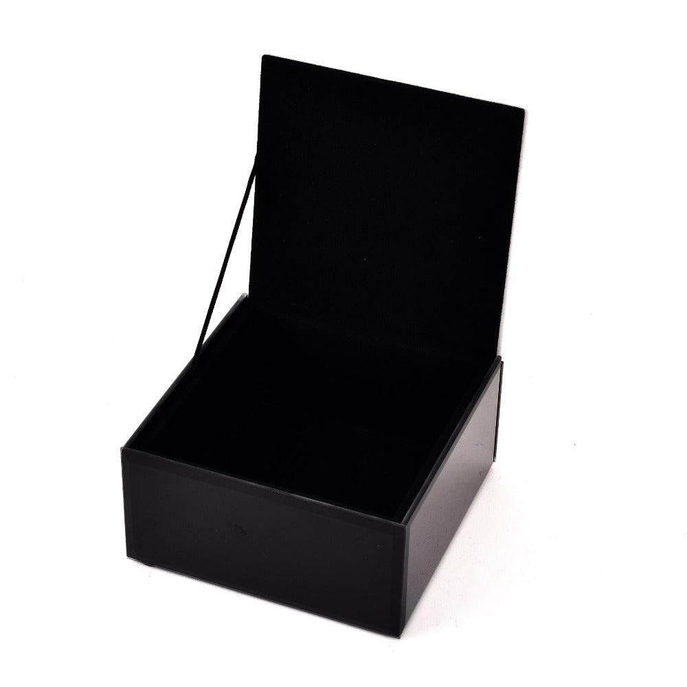 Glass Butterfly Jewellery Box Bring some sweet contemporary style to the home with this gorgeous trinket box. From the Wildflower collection by HESTIA® - homeware inspired by the Great British outdoors.